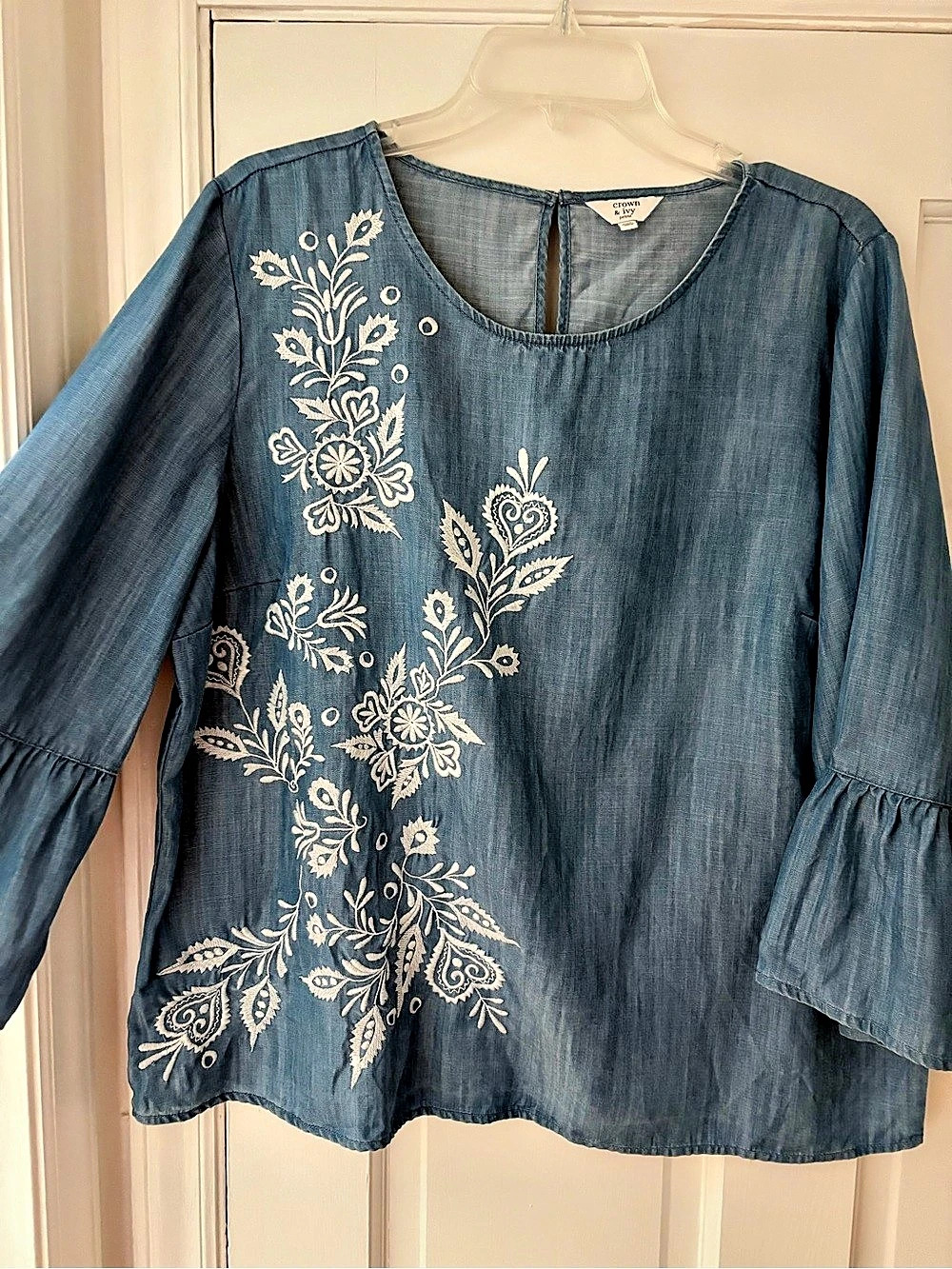 Crown & Ivy Embroidered Tunic in Blue PXL Like New